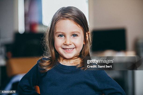 happy child portrait - beautiful arab girl 個照片及圖片檔