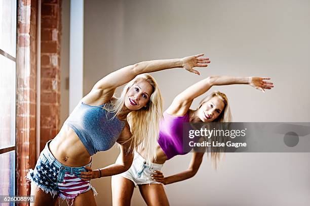 fitness twins exercising - lise gagne stock pictures, royalty-free photos & images