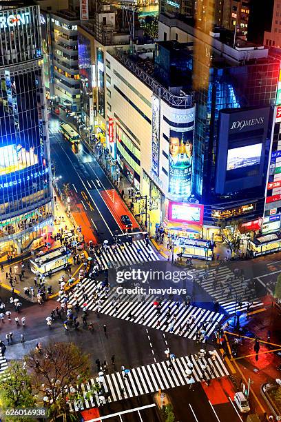 shibuya crossing, tokyo - quartier de shibuya photos et images de collection