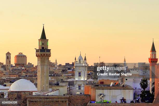 tripoli old city - libico foto e immagini stock