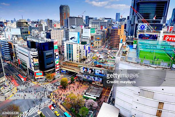shibuya crossing, tokyo - shibuya crossing stock pictures, royalty-free photos & images