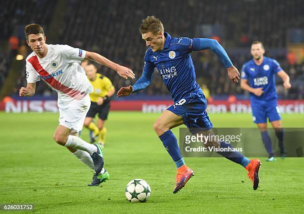 Jamie Vardy of Leicester City FC and Brandon Mechele of Club Brugge KV during the UEFA Champions League match between Leicester City FC and Club...