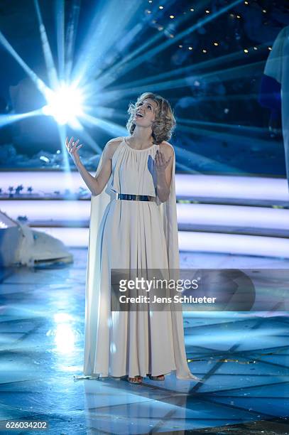 Ella Endlich is seen on stage during the tv show 'Das Adventsfest der 100.000 Lichter' on November 26, 2016 in Suhl, Germany.