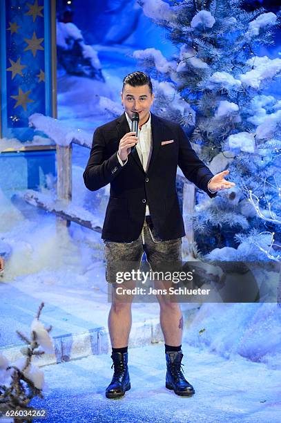Andreas Gabalier is seen on stage during the tv show 'Das Adventsfest der 100.000 Lichter' on November 26, 2016 in Suhl, Germany.