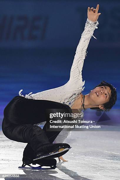 Yuzuru Hanyu of Japan performs in the gala exhibition during the ISU Grand Prix of Figure Skating NHK Trophy on November 27, 2016 in Sapporo, Japan.