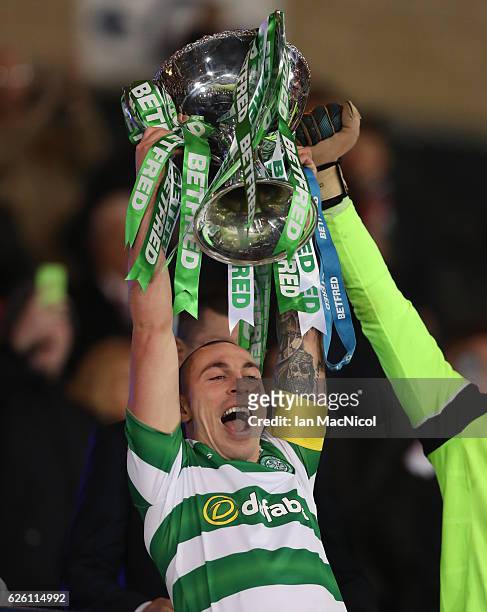 Scott Brown of Celtic lifts the trophy during the Betfred Cup Final between Aberdeen and Celtic at Hampden Park on November 27, 2016 in Glasgow,...