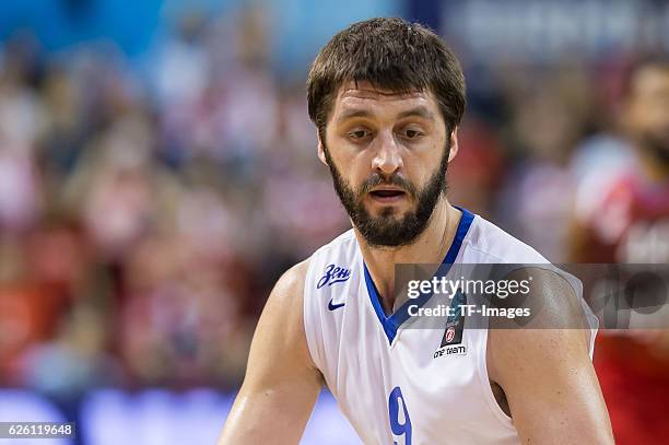 6 Runde Photos and Premium High Res Pictures Getty Images