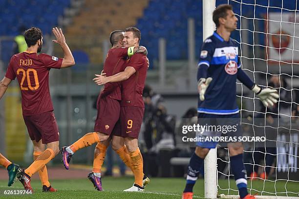 Roma's Bosnian forward Edin Dzeko celebrates with his teammates after scoring during the Italian Serie A football match between AS Roma and Pescara...