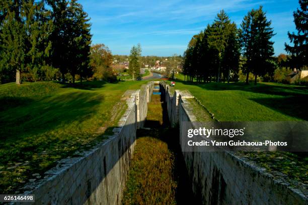 rogny les sept ecluses, yonne,burgundy, france - yonne fotografías e imágenes de stock