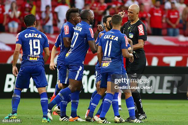 Players of Cruzeiro argue with the referee during the match between Internacional and Cruzeiro as part of Brasileirao Series A 2016, at Estadio...