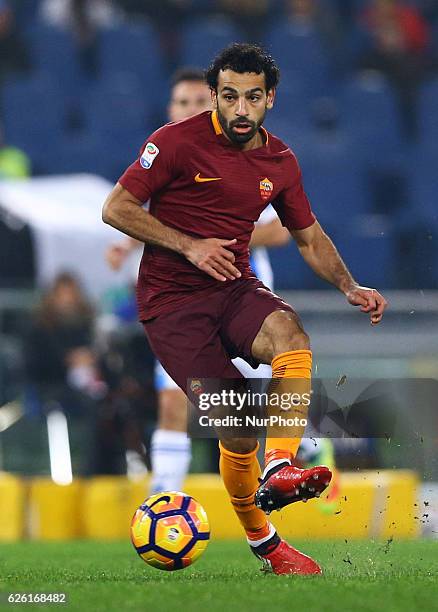 Mohamed Salah of AS Roma during the Serie A match between AS Roma and Pescara Calcio at Stadio Olimpico on November 27, 2016 in Rome, Italy.