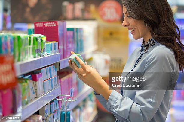 choosing tampons - tampon stock pictures, royalty-free photos & images