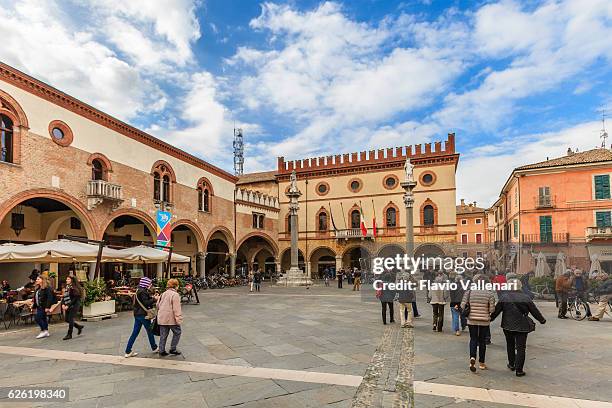 rávena, piazza del popolo - italia - rávena fotografías e imágenes de stock