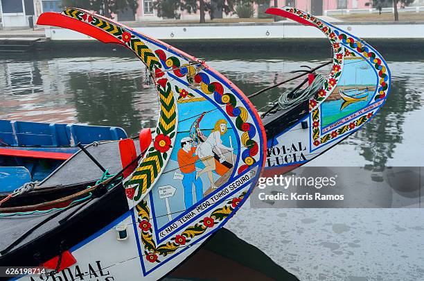 part of the bow of the moliceiro in ria de aveiro - distrikt aveiro stock-fotos und bilder