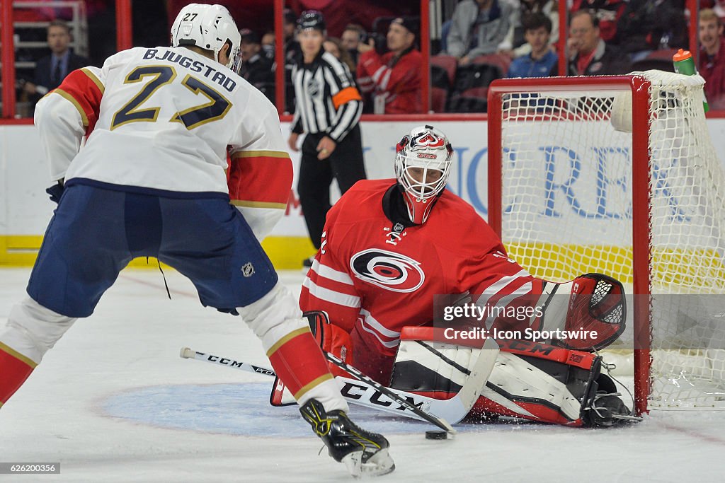 NHL: NOV 27 Panthers at Hurricanes