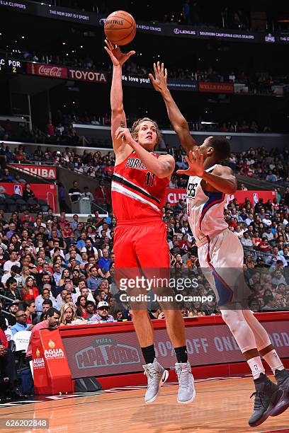 Meyers Leonard of the Portland Trail Blazers shoots the ball against the LA Clippers on November 09, 2016 at STAPLES Center in Los Angeles,...