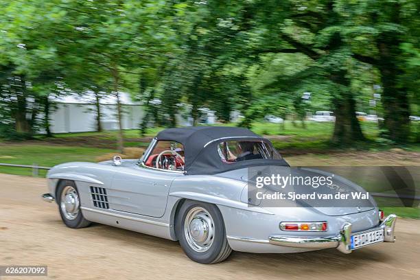 mercedes-benz 300sl conversível por - mercedes benz 300sl gullwing - fotografias e filmes do acervo