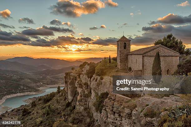 siurana - tarragona stock-fotos und bilder