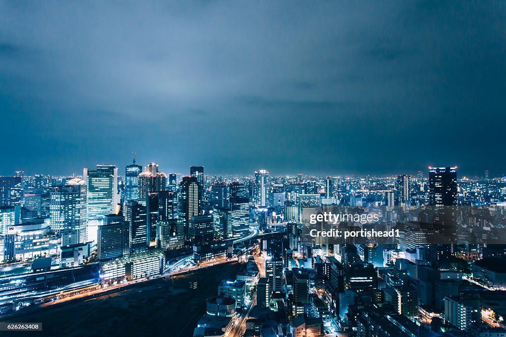 Nachtstadtbild von Osaka, Japan