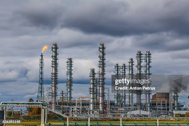 oil and gas refinery complex - oil refinery stock pictures, royalty-free photos & images