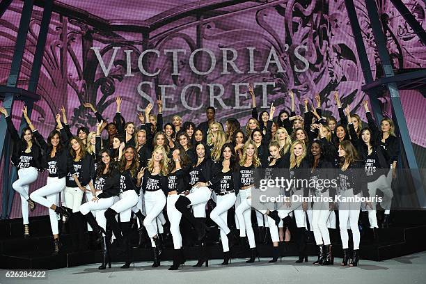 Luma Grothe, Cindy Bruna, Bella Hadid, Sara Sampaio, Lily Donaldson, Alessandra Ambrosio, Adriana Lima, Joan Smalls, Kendall Jenner, Irina Shayk,...