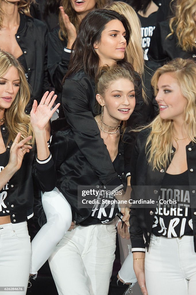 2016 Victoria's Secret Fashion Show - All Model Photo Op At Grand Palais