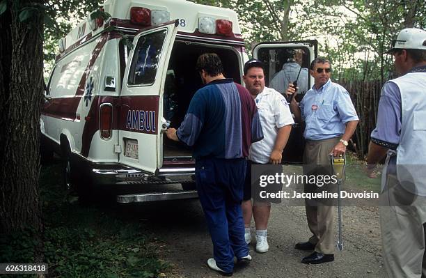 Chris Patton seeking help from ambulance during Thursday play at Oakmont CC. Pittsburgh, PA 6/16/1994 CREDIT: Jacqueline Duvoisin