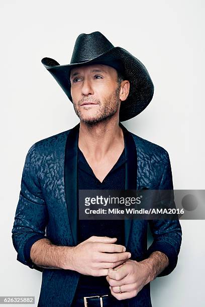 Recording artist Tim McGraw, recipient of the Favorite Country Song Award poses in the press room during the 2016 American Music Awards at Microsoft...