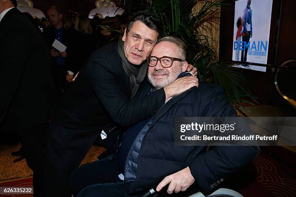 Singer Marc Lavoine and Dominique Segall attend the "Demain Tout Commence" Paris Premiere at Cinema Le Grand Rex on November 28, 2016 in Paris,...