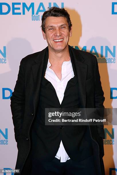 Singer Marc Lavoine attends the "Demain Tout Commence" Paris Premiere at Cinema Le Grand Rex on November 28, 2016 in Paris, France.