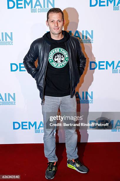 Actor Nicolas Duvauchelle attends the "Demain Tout Commence" Paris Premiere at Cinema Le Grand Rex on November 28, 2016 in Paris, France.