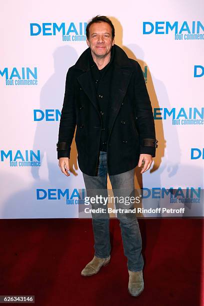 Actor Samuel Le Bihan attends the "Demain Tout Commence" Paris Premiere at Cinema Le Grand Rex on November 28, 2016 in Paris, France.