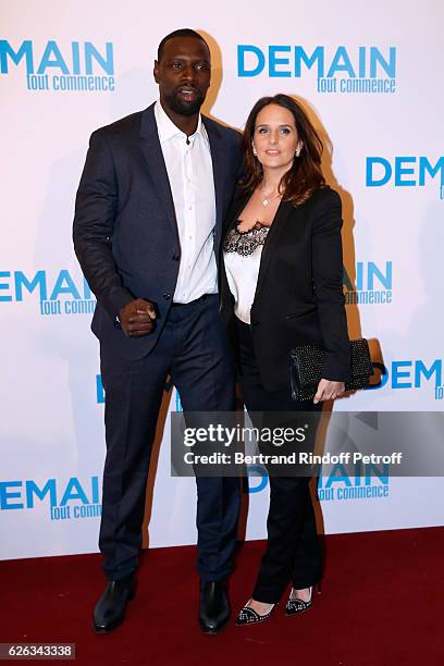 Actor Omar Sy and his wife Helene attend the "Demain Tout Commence" Paris Premiere at Cinema Le Grand Rex on November 28, 2016 in Paris, France.