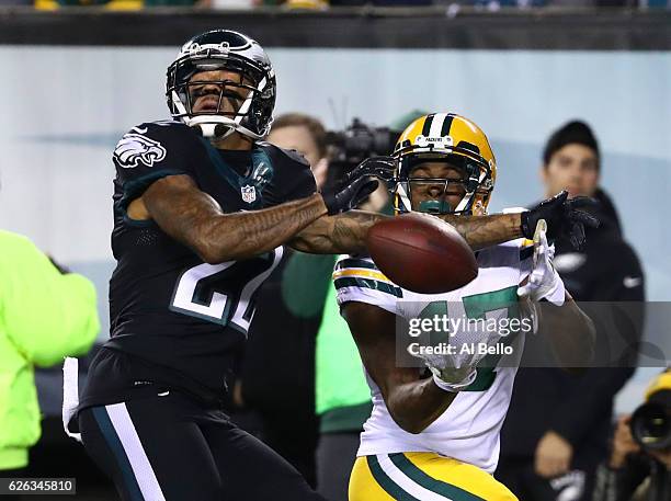 Davante Adams of the Green Bay Packers catches a touchdown pass against Nolan Carroll of the Philadelphia Eagles in the second quarter at Lincoln...