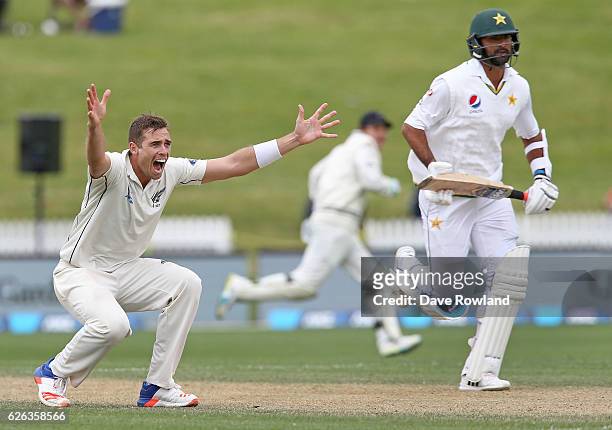 Tim Southee of New Zealand appeals during day five of the Second Test match between New Zealand and Pakistan at Seddon Park on November 29, 2016 in...