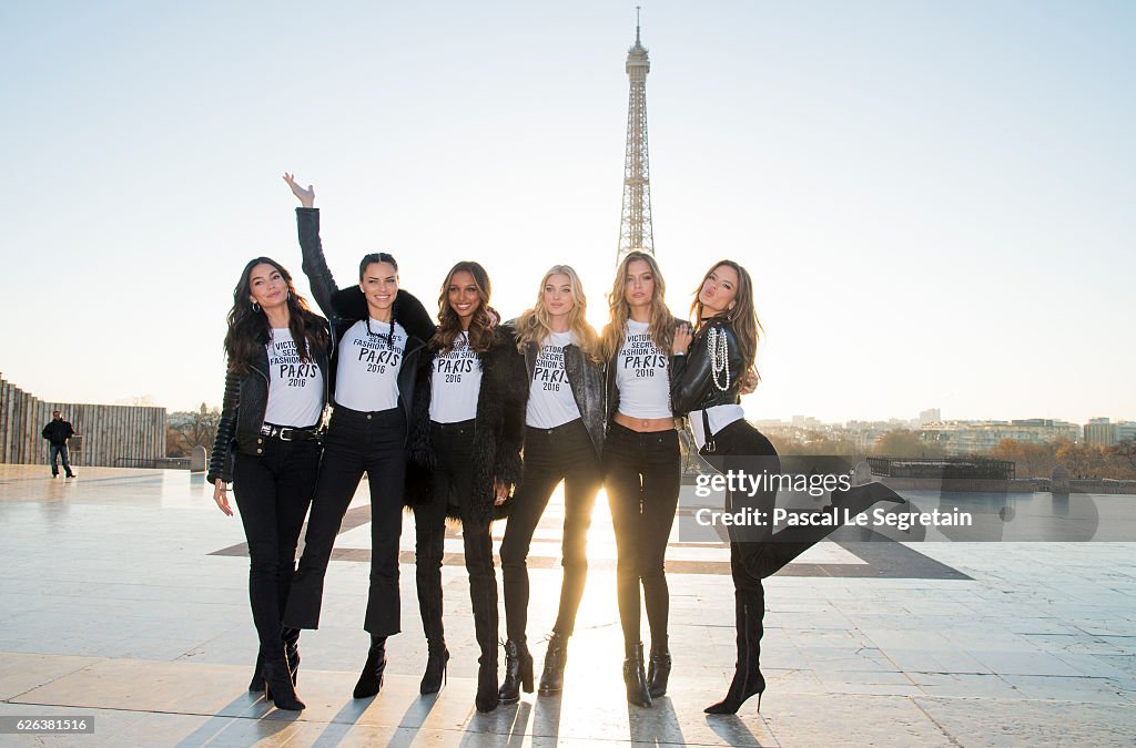 2016 Victoria's Secret Fashion Show - Eiffel Tower