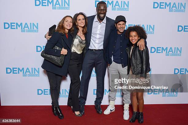 Mlissa Theuriau, Helene Sy, Omar Sy and Jamel Debbouze attend the "Demain Tout Commence" Paris Premiere at Le Grand Rex on November 28, 2016 in...