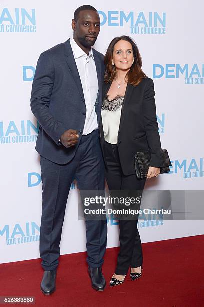 Omar Sy and Helene Sy attend the "Demain Tout Commence" Paris Premiere at Le Grand Rex on November 28, 2016 in Paris, France.