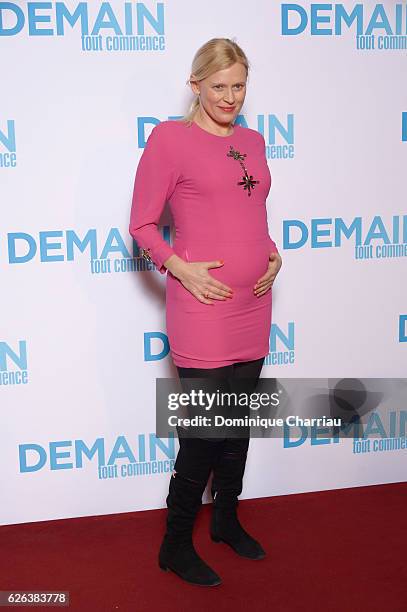 Anna Sherbinina attends the "Demain Tout Commence" Paris Premiere at Le Grand Rex on November 28, 2016 in Paris, France.