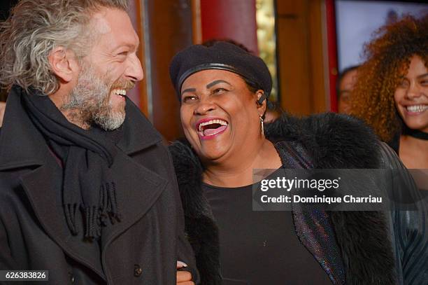 Vincent cassel and Khalilah Ali attend the "Demain Tout Commence" Paris Premiere at Le Grand Rex on November 28, 2016 in Paris, France.