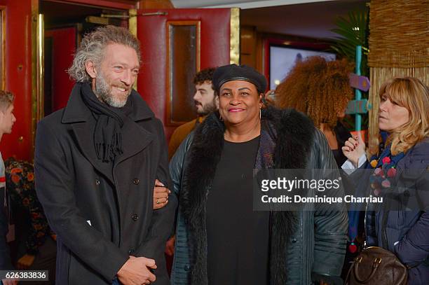 Vincent cassel and Khalilah Ali attend the "Demain Tout Commence" Paris Premiere at Le Grand Rex on November 28, 2016 in Paris, France.
