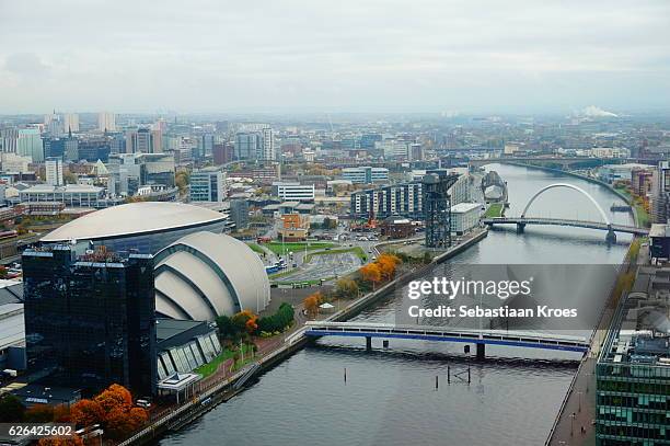 urban skyline of glasgow, scotland, united kingdom - scottish exhibition and conference centre foto e immagini stock