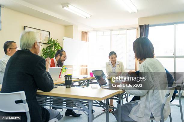 fermale teacher with adult students in community college - japan training session stock pictures, royalty-free photos & images