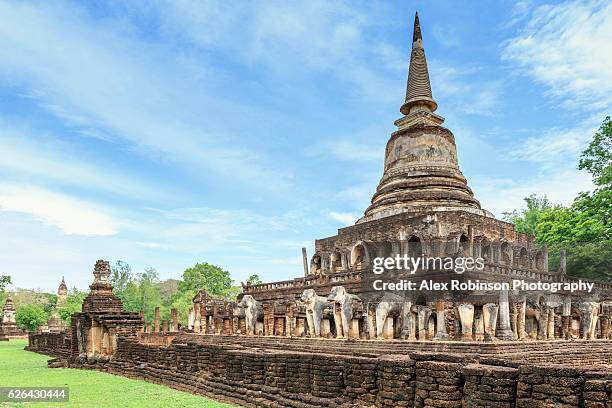 buddhist chedi at si satchanalai - sukhothai stock pictures, royalty-free photos & images