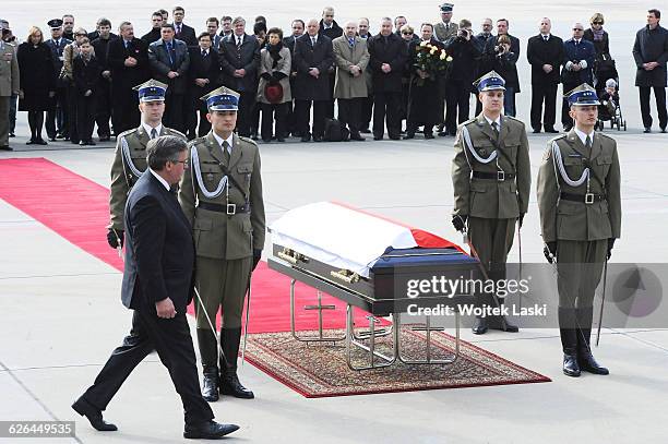 Arrival of the coffin of Polish President Lech Kaczynski who died in a plane crash near Smolensk, Russia. An arrival ceremony was held at Warsaw...