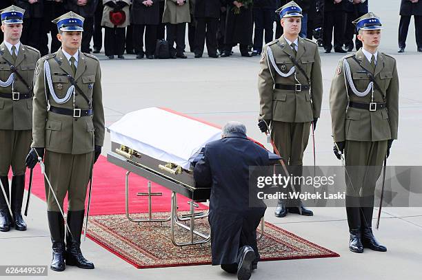 Arrival of the coffin of Polish President Lech Kaczynski who died in a plane crash near Smolensk, Russia. An arrival ceremony was held at Warsaw...