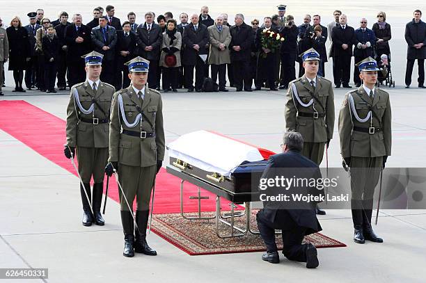 Arrival of the coffin of Polish President Lech Kaczynski who died in a plane crash near Smolensk, Russia. An arrival ceremony was held at Warsaw...