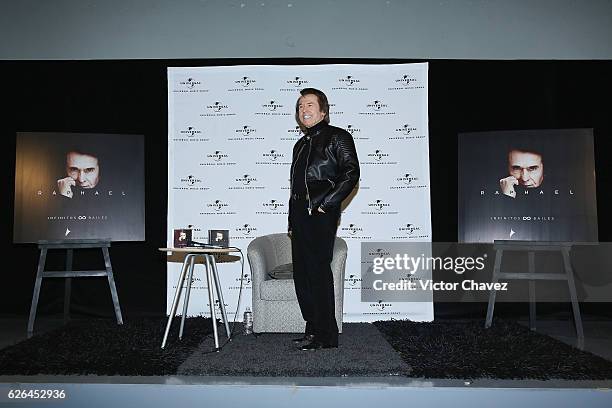 Spanish singer Raphael attends a press conference to promote his new album "Infinitos Bailes" at Universal Music on November 29, 2016 in Mexico City,...