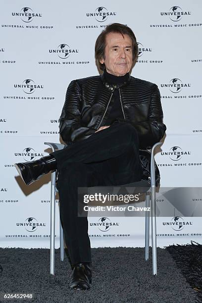 Spanish singer Raphael attends a press conference to promote his new album "Infinitos Bailes" at Universal Music on November 29, 2016 in Mexico City,...