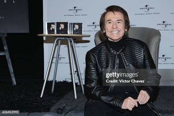 Spanish singer Raphael attends a press conference to promote his new album "Infinitos Bailes" at Universal Music on November 29, 2016 in Mexico City,...